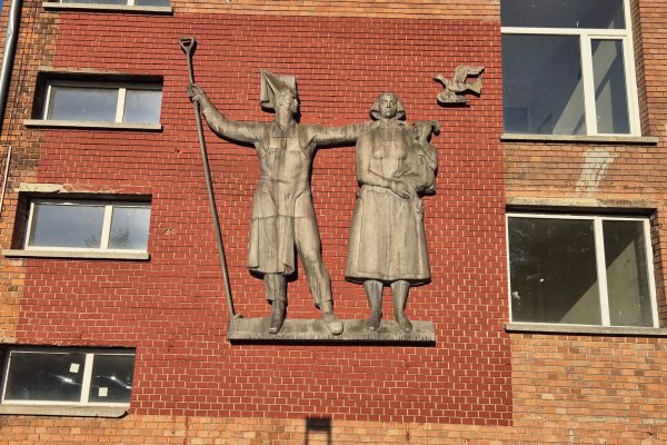 Kohászcsalád, Buza Barna domborműve | Fotó: Farkas Ferenc